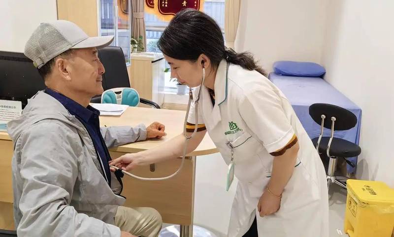  【医学研究】老年吸烟者科学戒烟指南：65岁后的生理适应与风险管控 健康养生 【医学研究】老年吸烟者科学戒烟指南：65岁后的生理适应与风险管控 健康养生